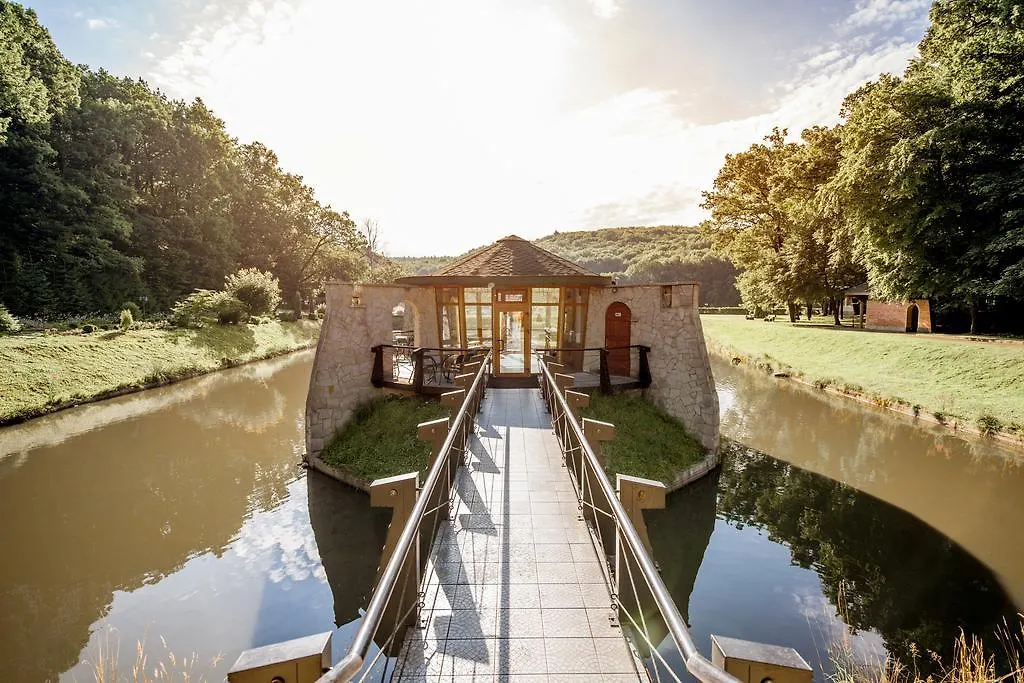 Buhta Vikingiv Hotel Vodniki Ukraine